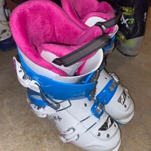 Women’s Ski Boots (29cm size)